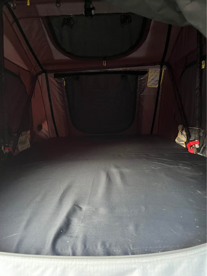 Smittybilt Overlander Roof Top Tent (photo 8) — photo 8