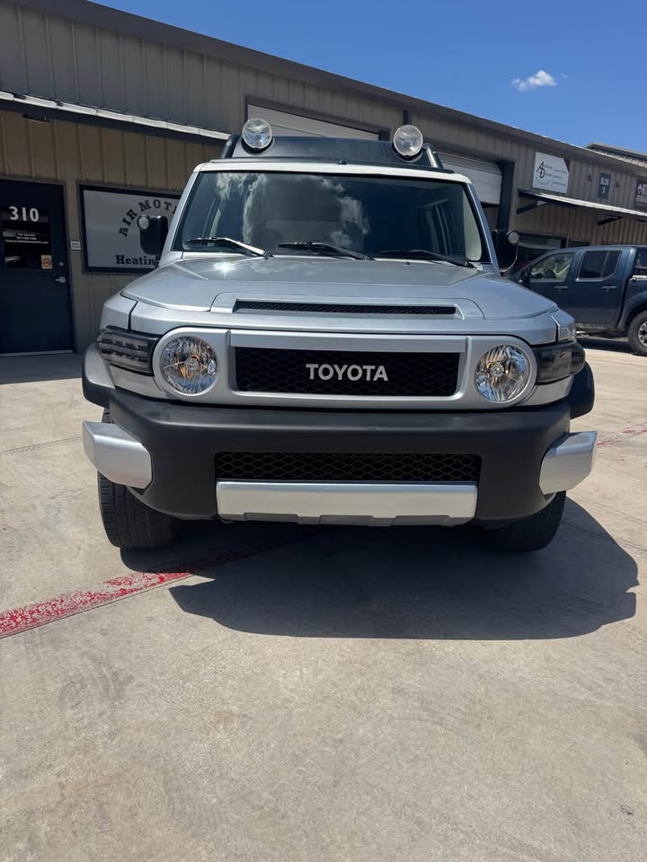 2008 Toyota FJ Cruiser · 4 door wagon/ sport utility in Austin, TX (photo 2) — photo 2
