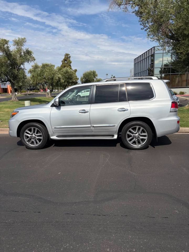 2014 Lexus LX 570 in Chandler, AZ (photo 5)
