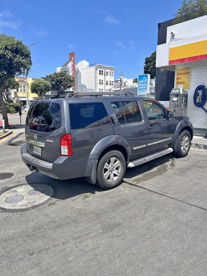 2012 Nissan Pathfinder (photo 1)