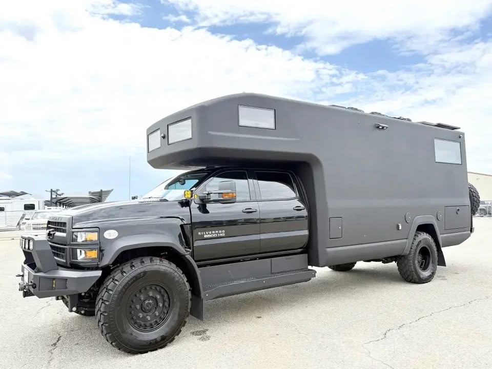 2023 Earthroamer SX-005 EX-L in Longmont, CO (photo 1) — photo 1