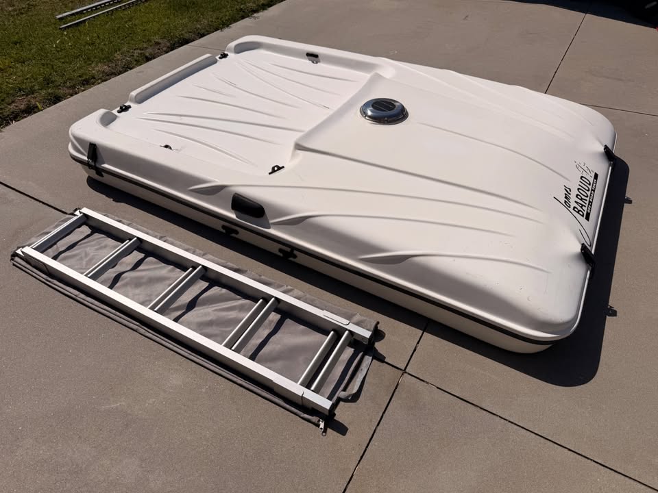 James Baroud Grand Raid XXL EVO hard-shell rooftop tent in Rowland Heights, CA (photo 2) — photo 2