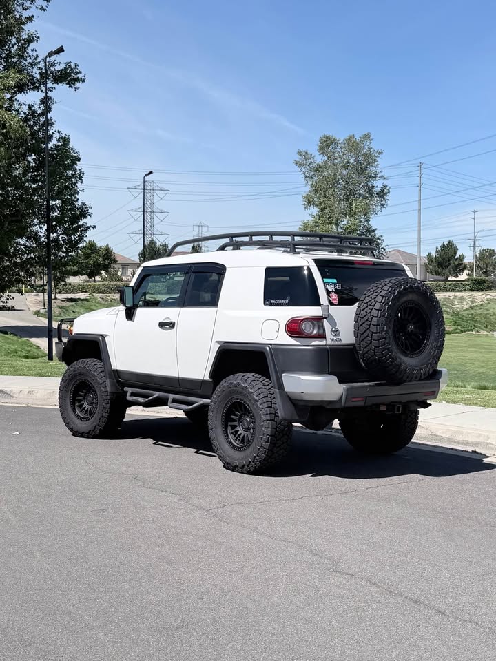 2012 Toyota FJ Cruiser · Sport Utility 2D in Corona, CA (photo 4) — photo 4