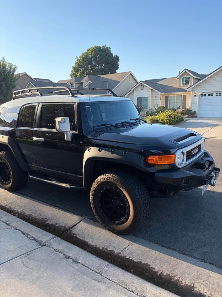 2010 Toyota FJ Cruiser · Sport Utility 2D in Fresno, CA (photo 5) — photo 5
