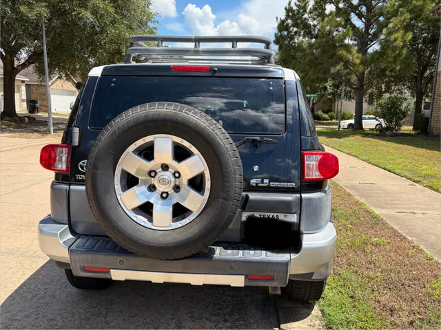 2008 Toyota FJ Cruiser · Sport Utility 2D — photo 2