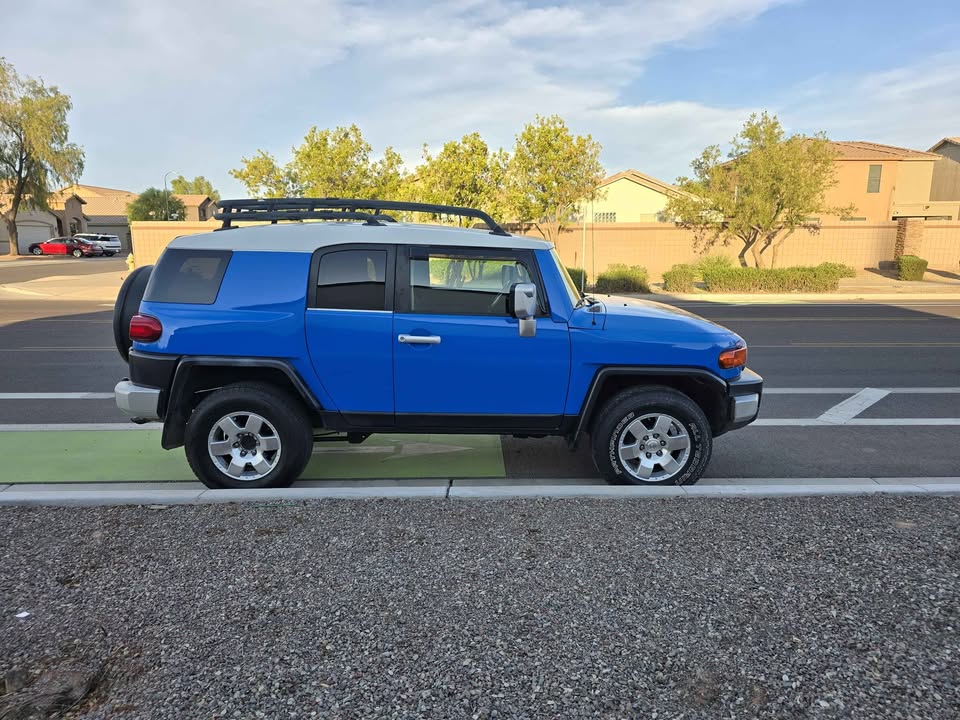 2007 Toyota FJ Cruiser · Sport Utility 2D in Laveen, AZ (photo 5) — photo 5