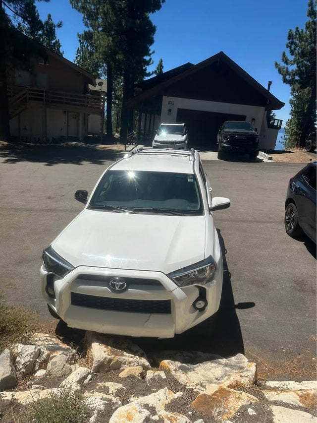 2017 Toyota 4Runner · SR5 Sport Utility 4D — photo 3