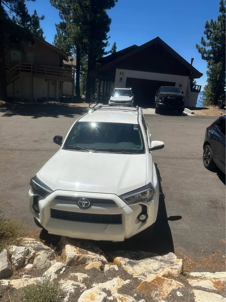 2017 Toyota 4Runner · SR5 Sport Utility 4D (photo 3) — photo 3