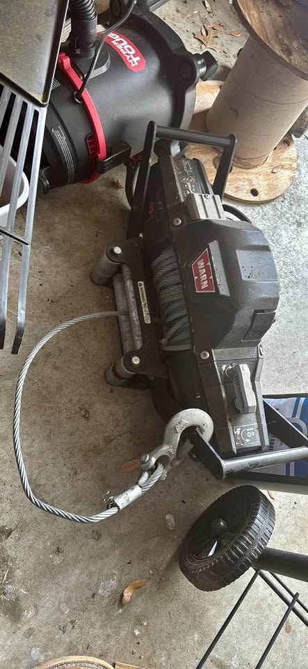 Warn zeon10 winch in Manor, TX (photo 1)