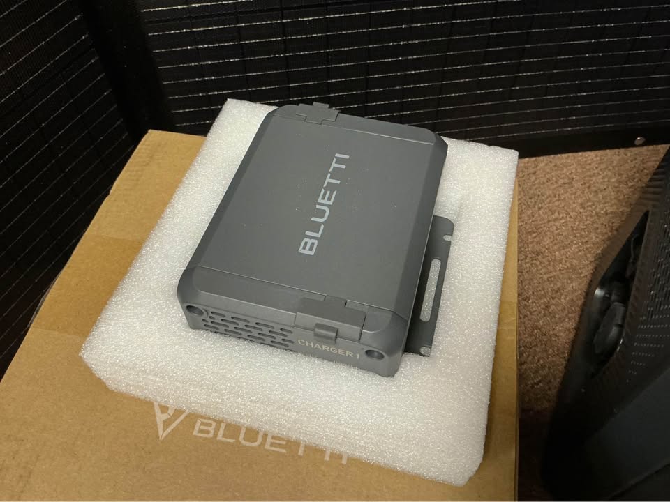 Bluetti AC200L w/ Accessories in Salt Lake City, UT (photo 5) — photo 5