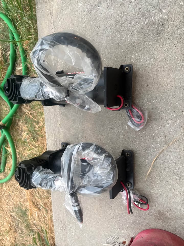 2 VIAIR Heavy Duty 12 Volt Air Compressors in San Antonio, TX (photo 2) — photo 2