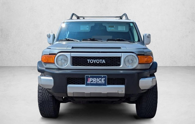 2010 Toyota FJ Cruiser — photo 2