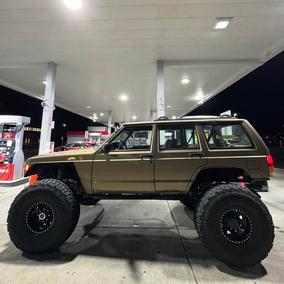 1998 Jeep Cherokee · Classic Sport Utility 4D in Portland, OR (photo 3)