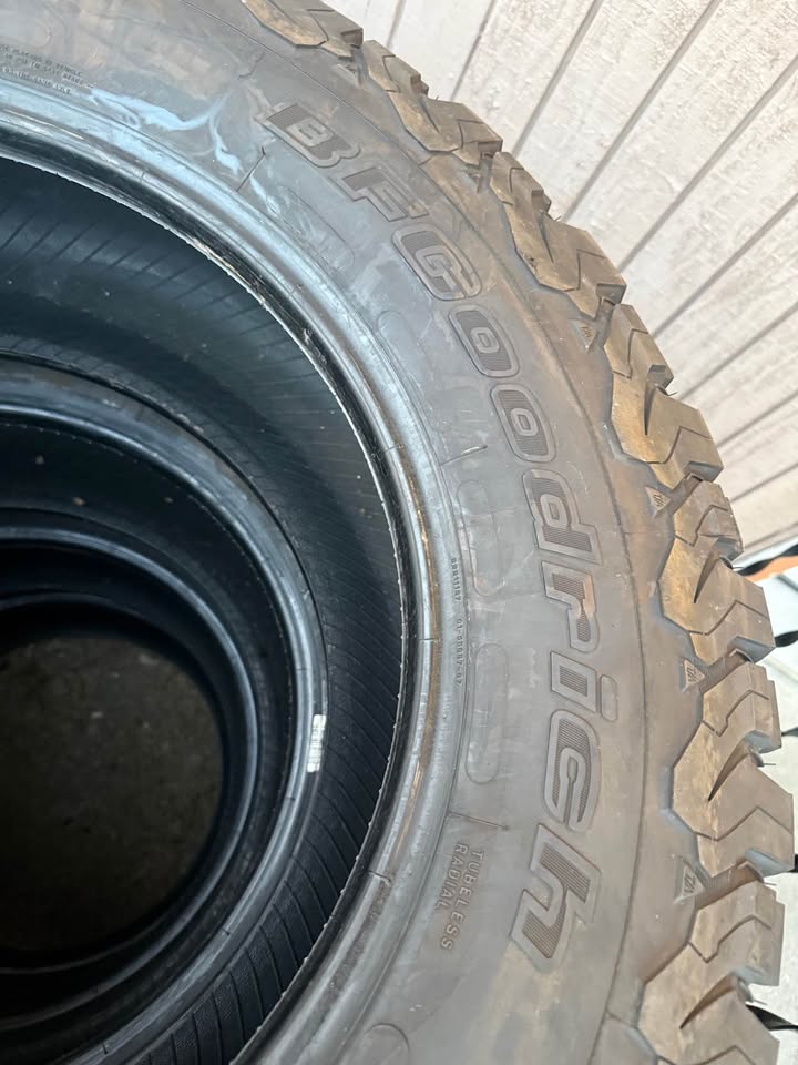 35x12.5020 BFGoodrich All-Terrain T/A KO2 95% left tread in Tacoma, WA (photo 7)