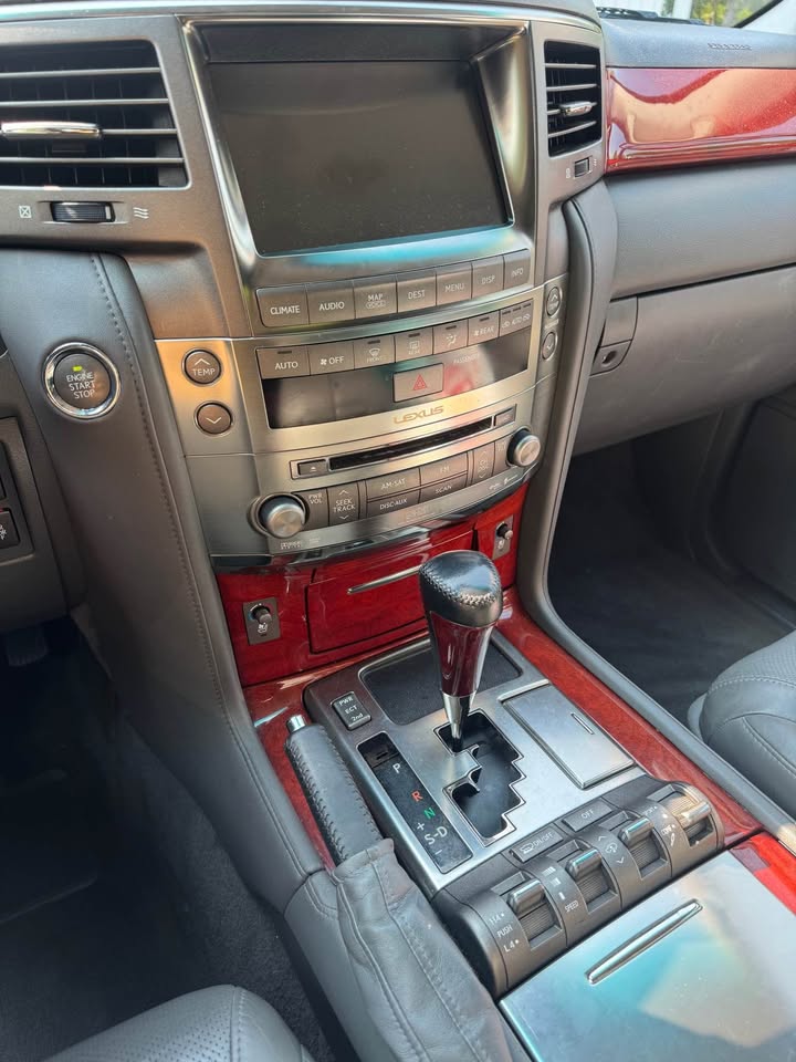 2009 Lexus LX · LX 570 Sport Utility 4D in Wayzata, MN (photo 4) — photo 4