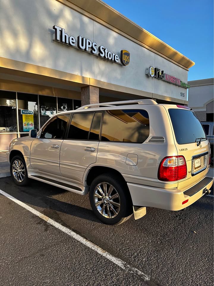 2004 Lexus LX 470 (Land Cruiser)– Rust Free – Apple CarPlay – JL Audio System – Runs Great in Mesa, AZ (photo 1) — photo 1