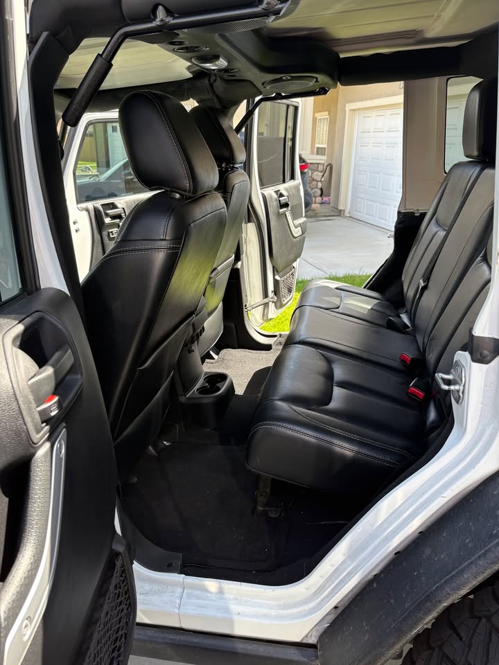 2014 Jeep wrangler unlimited rubicon in San Diego Country Estates, California (photo 4) — photo 4