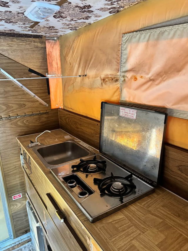 1988 Four Wheel Campers hawk — photo 3
