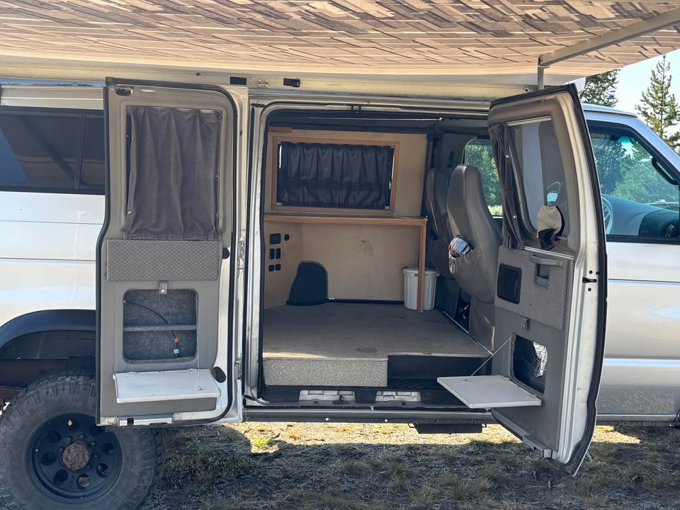 2001 Ford E350 in Pinedale, WY (photo 4) — photo 4