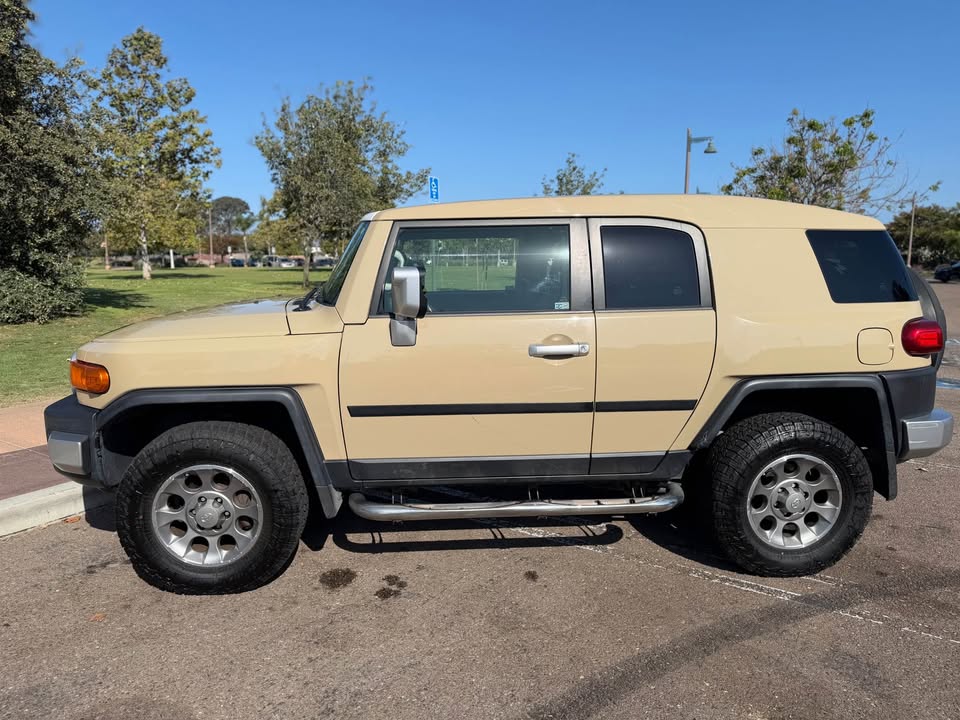 2014 Toyota FJ Cruiser 4x4 105k (photo 6) — photo 6