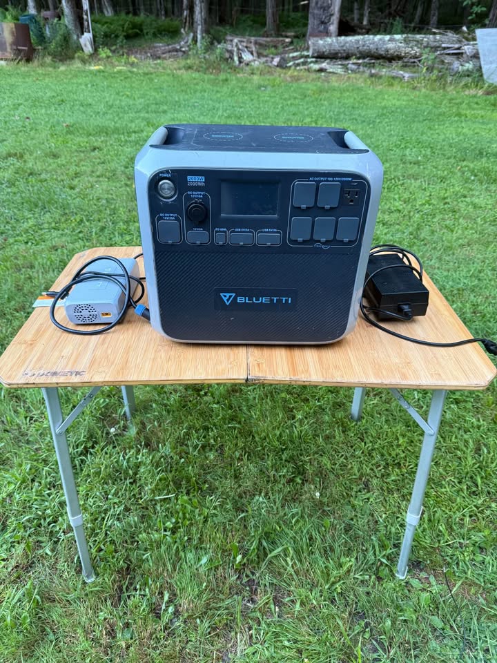 Bluetti AC200 2000 W Portable Power Station in Flushing, NY (photo 4) — photo 4
