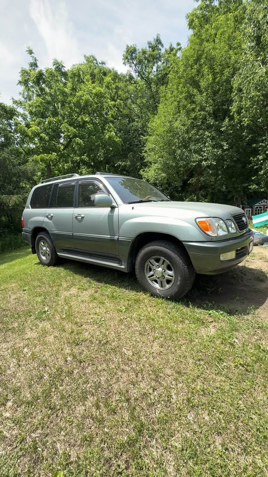 2001 Lexus LX — photo 2