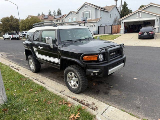 2007 Toyota FJ Cruiser 4x4 – Lifted, Fox Shocks, Fresh Paint – Clean In & Out in Oakley, CA (photo 4) — photo 4