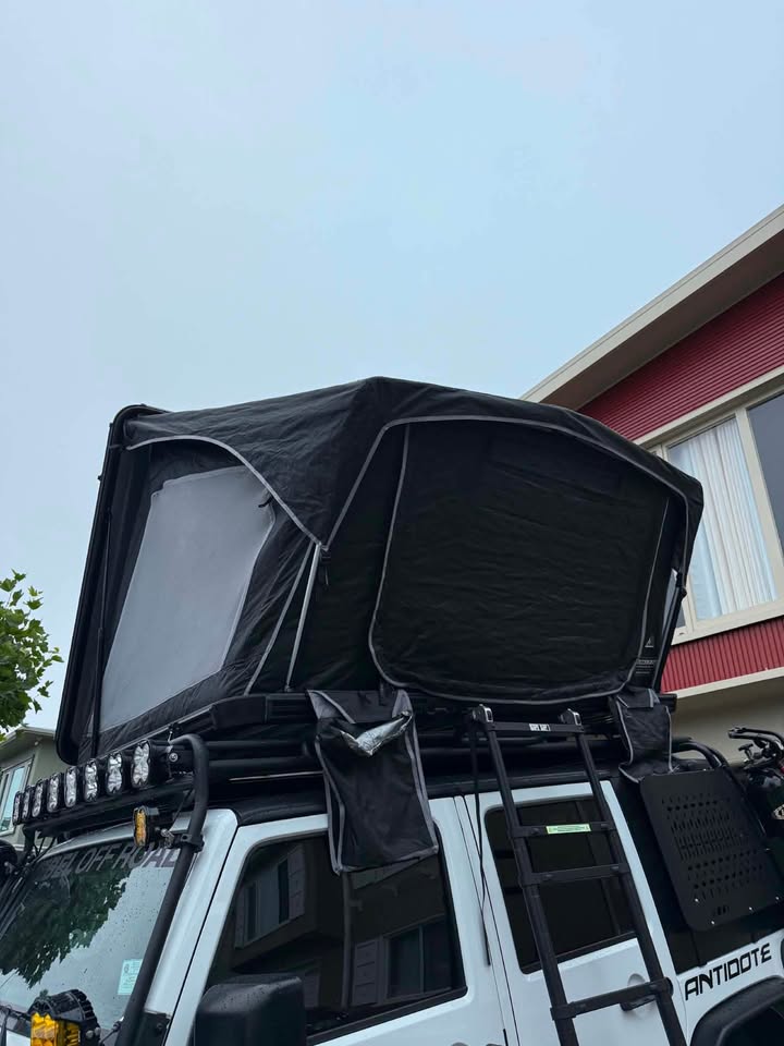 Freespirit Recreation Rooftop Tent
odyssey series XL (photo 4) — photo 4