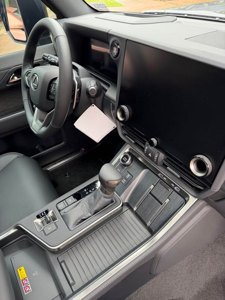 2026 Lexus GX · 550 in San Antonio, TX (photo 8) — photo 8