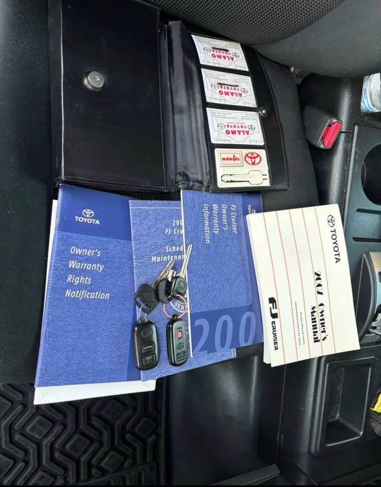 2007 Toyota FJ Cruiser · Sport Utility 2D in Austin, TX (photo 6) — photo 6