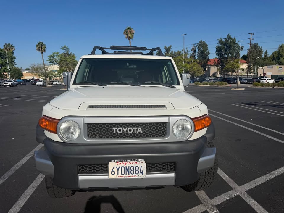 2013 Toyota FJ Cruiser · Sport Utility 2D in Tarzana, CA (photo 2) — photo 2