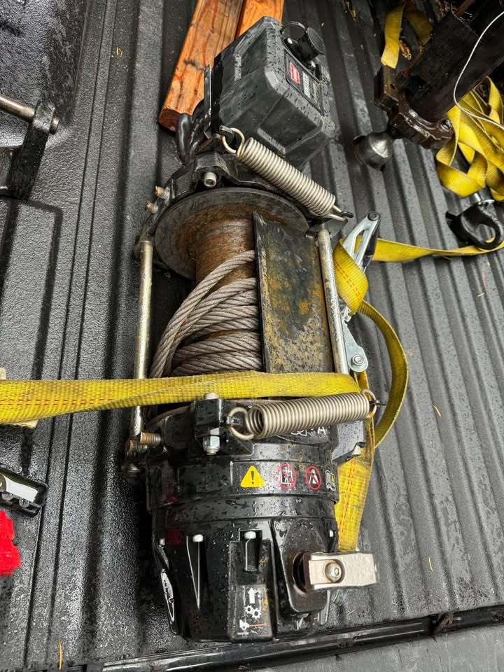 Warn G2 15,000lb winch in Edmonds, WA (photo 2)