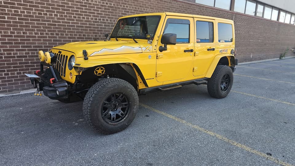 2015 Jeep Wrangler Unlimited in Toronto, ON (photo 2)