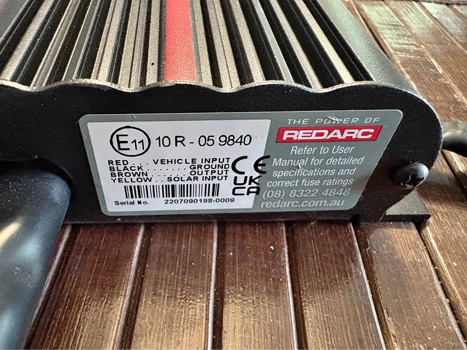 Chargeur REDARC DC-DC Alternateur et solaire pour Overland/Van BCDC1250D in Ste-Christine, QC (photo 1)