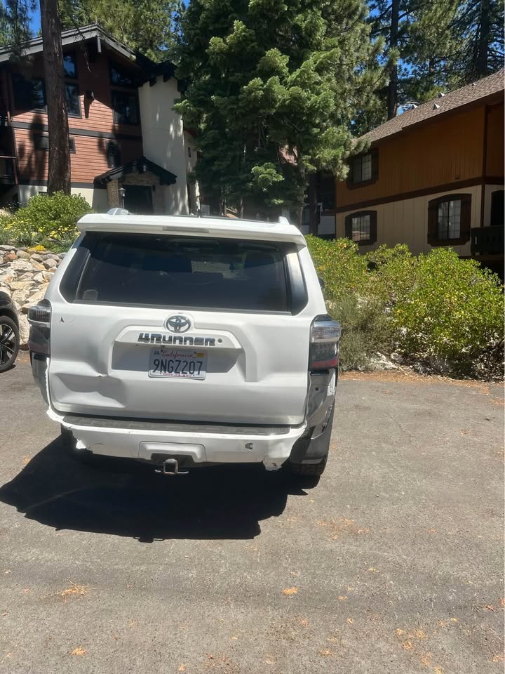 2017 Toyota 4Runner · SR5 Sport Utility 4D in Olympic Valley, CA (photo 5)