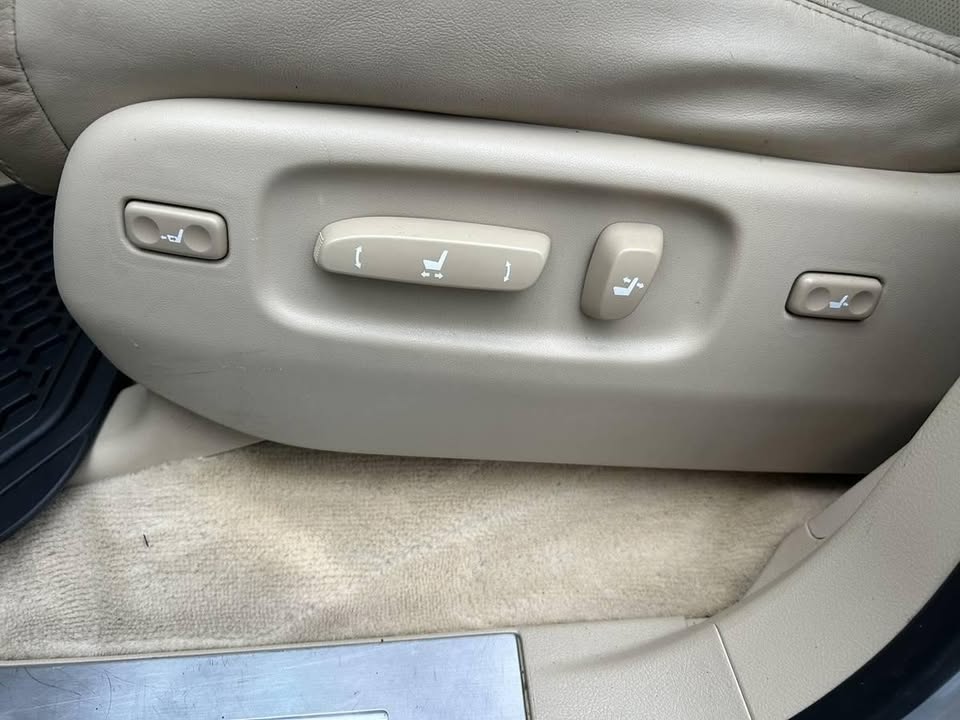 2010 Lexus LX 570 Sport Utility in Kirkland, WA (photo 12) — photo 12