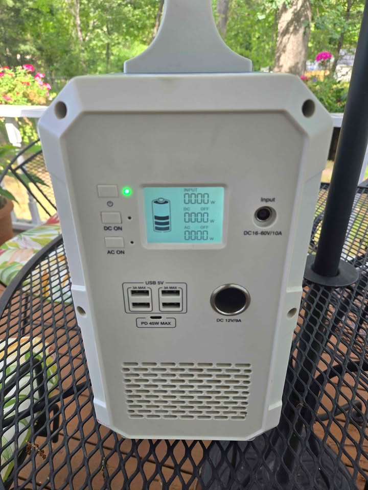 BLUETTI EB150 1kW 1500Wh 110V Power Generator USB-C PD w/ AC Adapter in Fruitport, MI (photo 3)