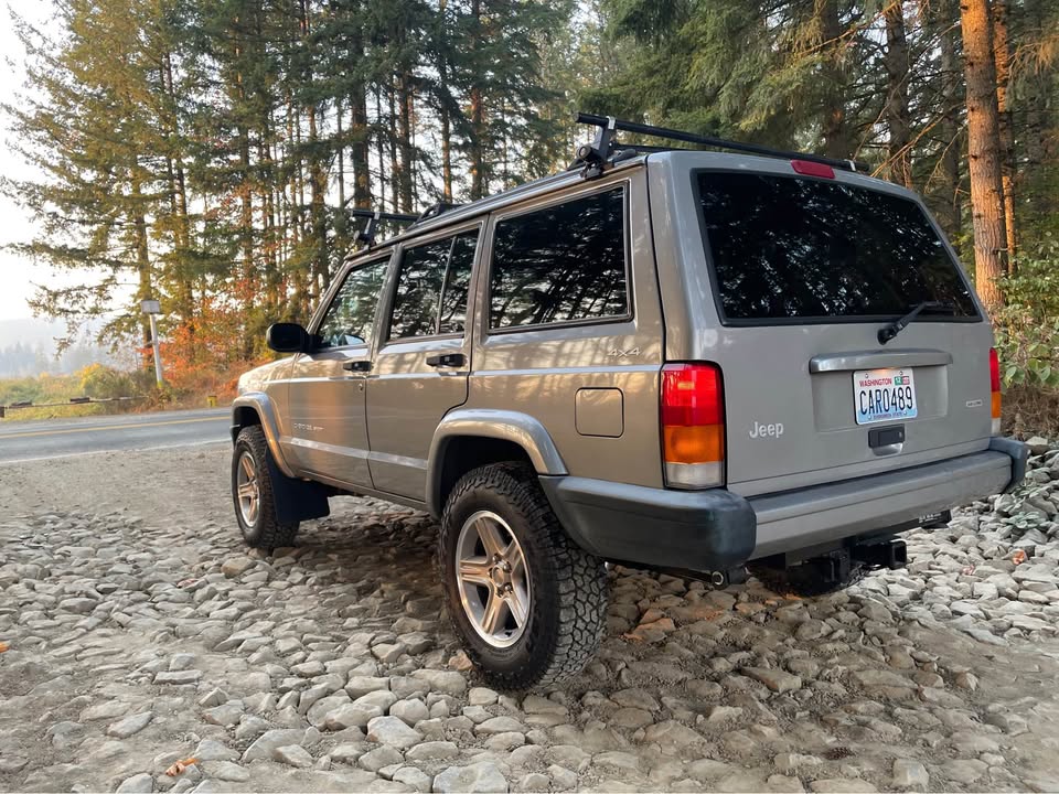 2001 Jeep Cherokee · Sport 4D in Snoqualmie, WA (photo 2)