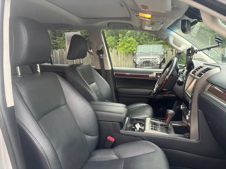 2015 Lexus GX · GX 460 Sport Utility 4D (photo 9) — photo 9