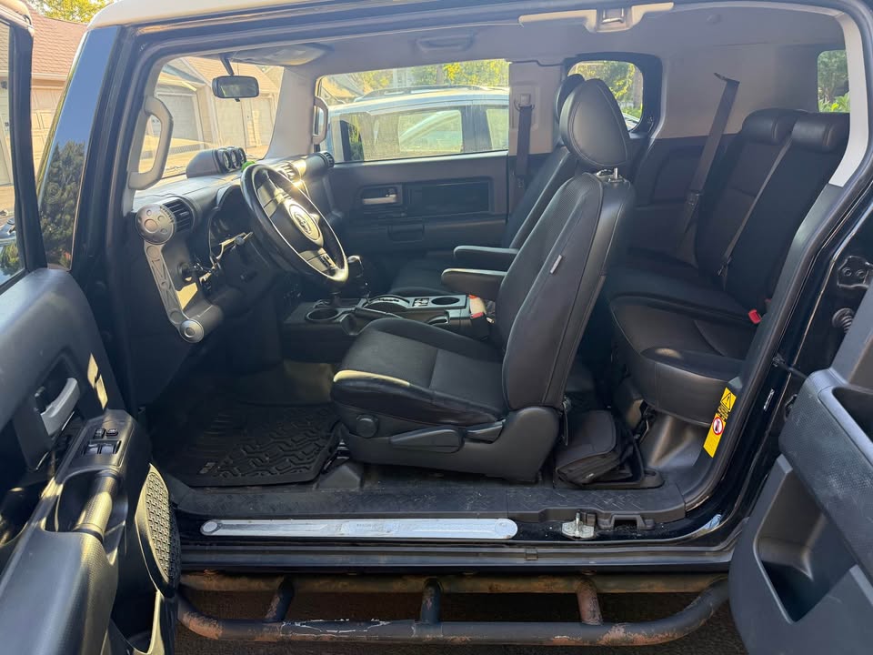 2008 Toyota FJ Cruiser · Sport Utility 2D in Seattle, WA (photo 3)