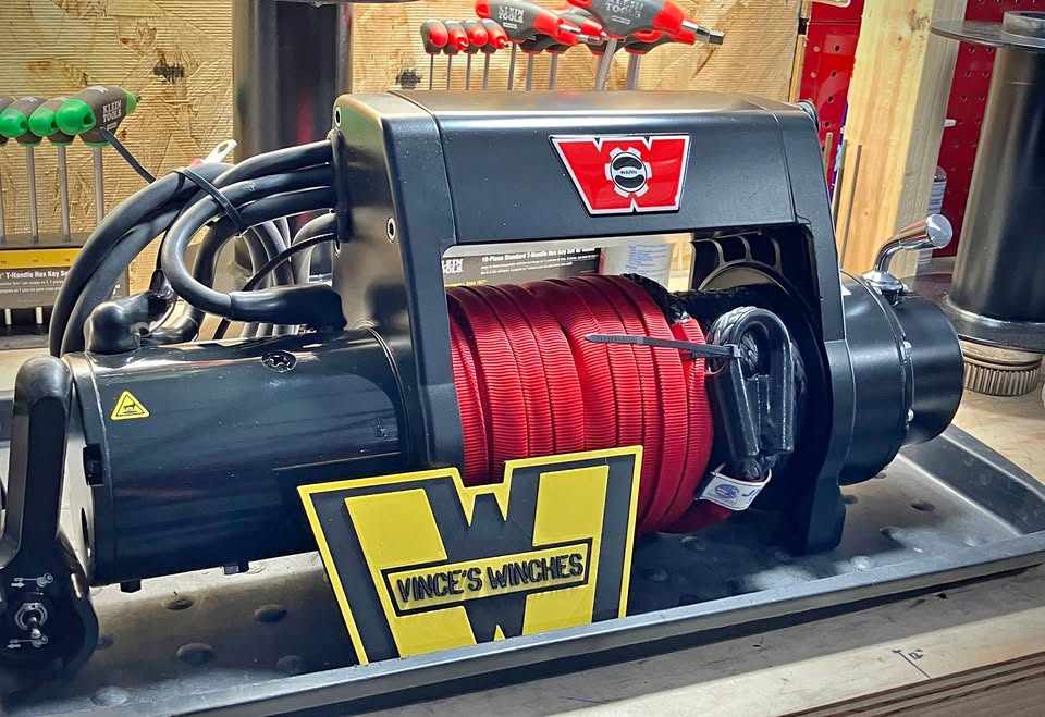 WARN X8000i winch - Like new in Minden, NV (photo 1)