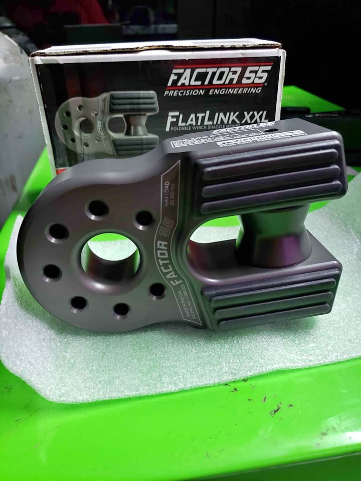 Factor 55 FlatLink XXL Winch Shackle Mount Assembly Anodized Gray in Brownsville, TX (photo 1) — photo 1