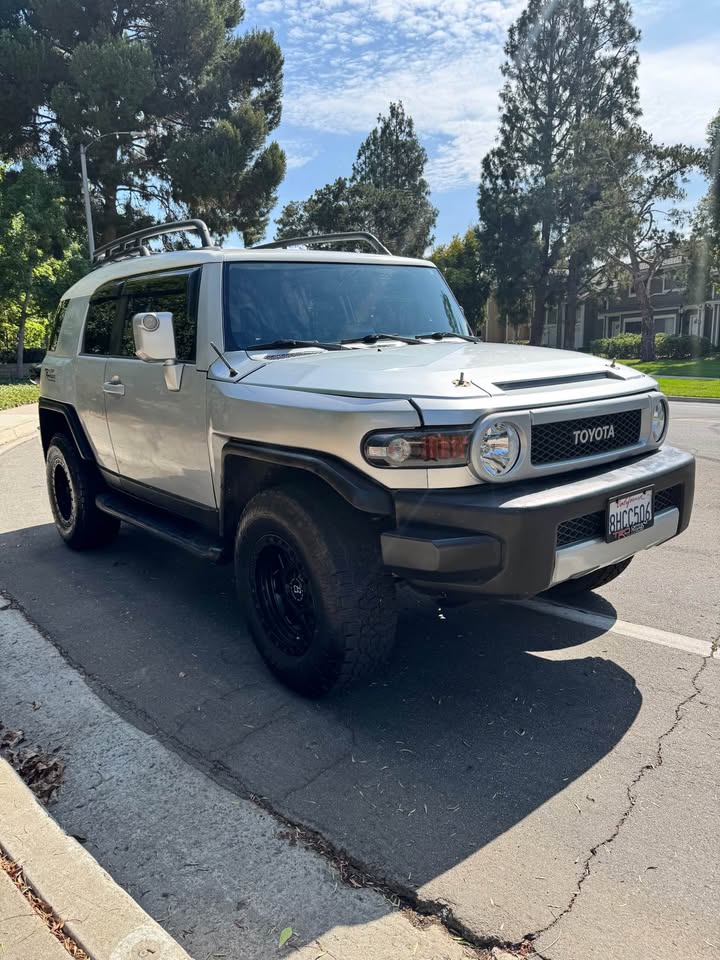 2007 Toyota FJ Cruiser · Sport Utility 2D in Irvine, CA (photo 6) — photo 6