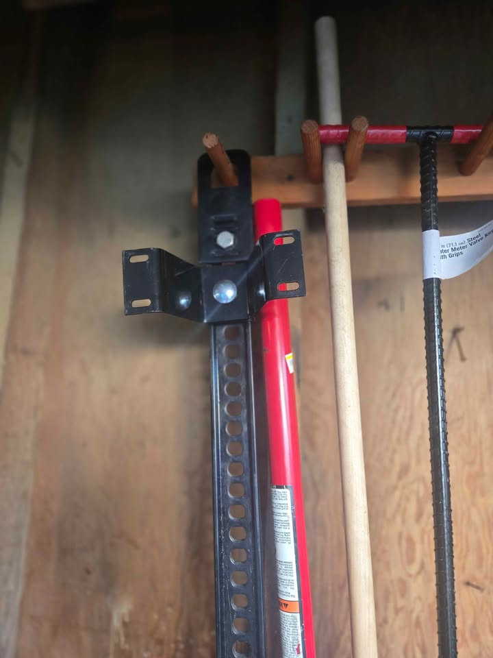 Hi-Lift Jack w/ Mounts in Seattle, WA (photo 3) — photo 3