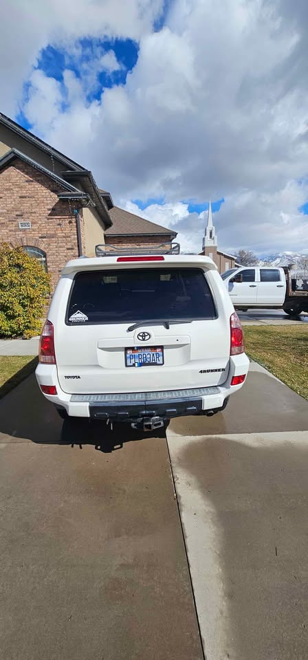White Toyota 4Runner Limited 4x4 w/ Roof Rack & Light Bar (photo 4) — photo 4