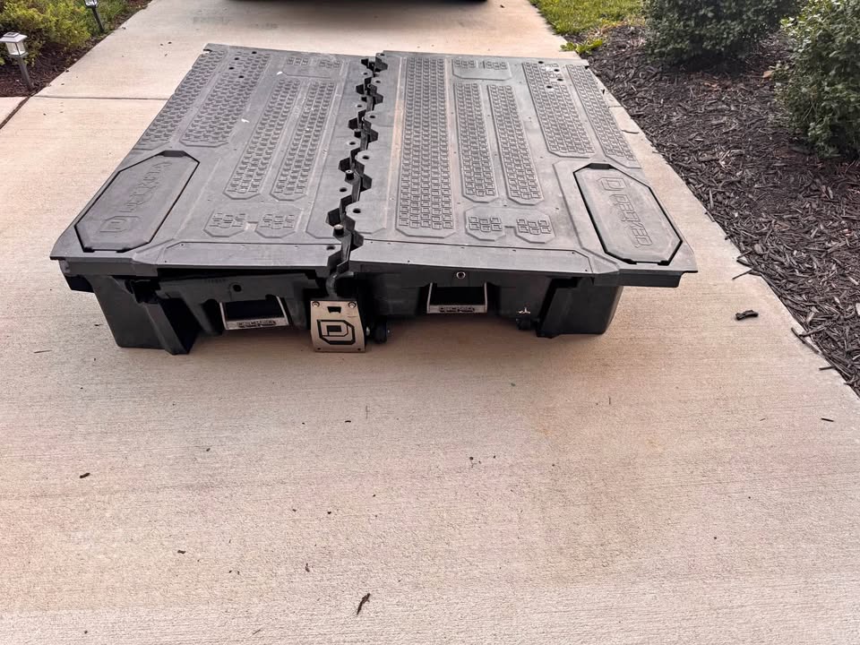 Decked storage system for Tacoma Short bed (photo 1)