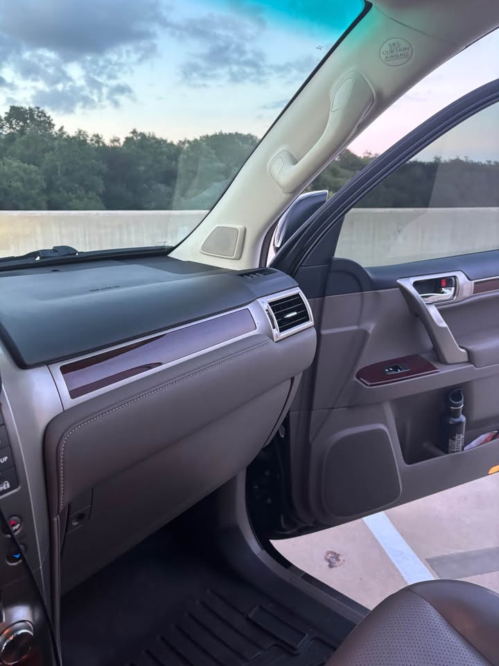 2015 Lexus GX · GX 460 Luxury Sport Utility 4D in Austin, TX (photo 10)