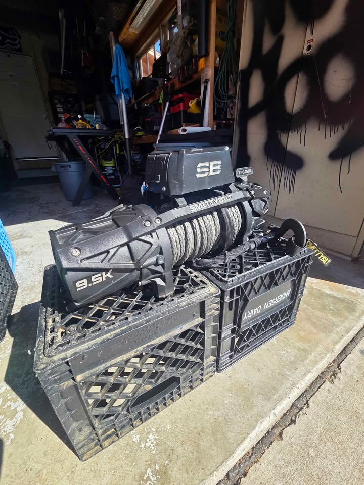 Smittybilt XRC Gen3 9500lbs Winch Competition style with Synthetic Rope and Hawse Fairlead in Portland, OR (photo 2) — photo 2