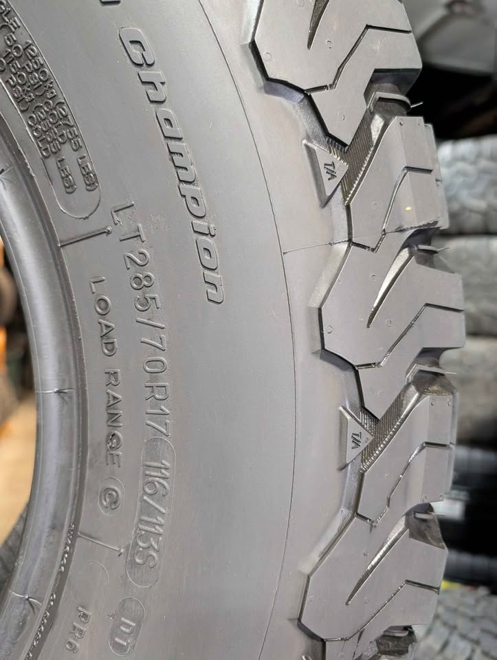LT285/70R17
Bfgoodrich KO2 Tires $950 Set of 5 in Northlake, IL (photo 9)