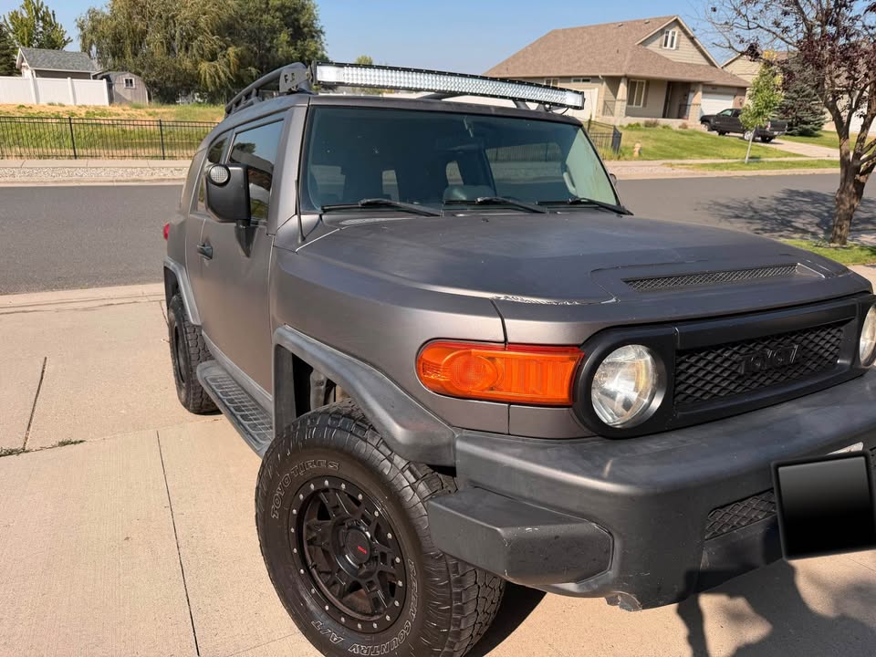 2007 Toyota FJ Cruiser 4WD – Rear Locker – Roof Rack – LED Light Bar in Spokane, WA (photo 4)